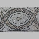 1580 ostia - regio i - insula iv - casa di bacco fanciullo (i,iv,3) - mosaik im hof - detail unten re - 2016.jpg